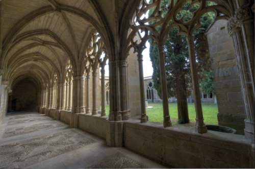 Detalle de la galeria occidental del claustro de la Oliva